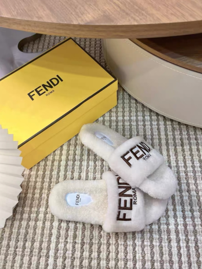 Fendi כפכפי בית פרוותיים עם רקמת FENDI ROMA – תמונה 3
