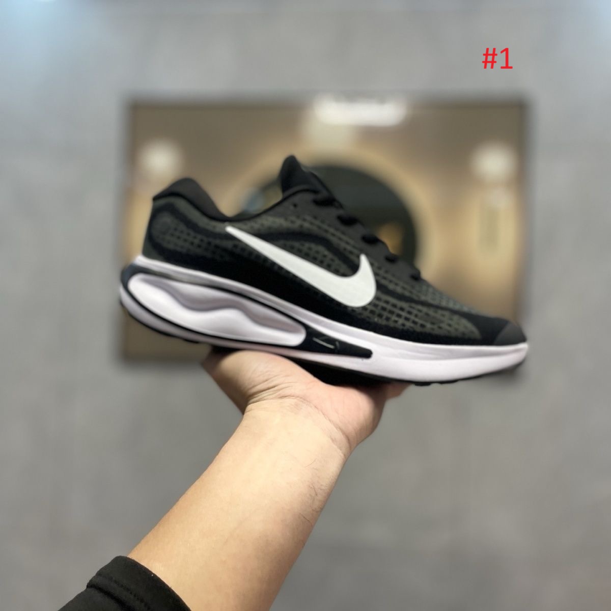 Nike נעלי ריצה עם חלון עקב מעוצב – תמונה 2