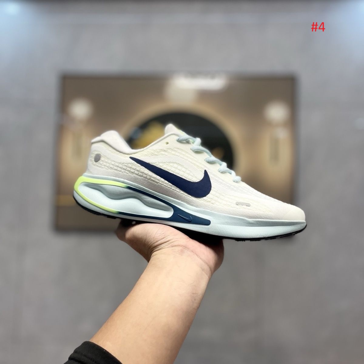 Nike נעלי ריצה עם חלון עקב מעוצב – תמונה 5