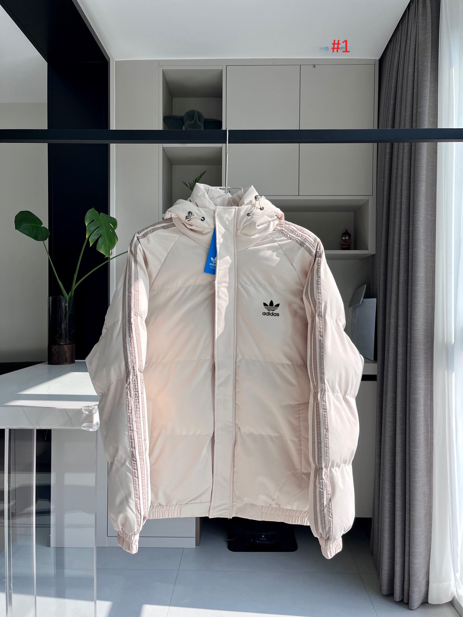 adidas מעיל פאפר מרופד עם קפוצ'ון – תמונה 2