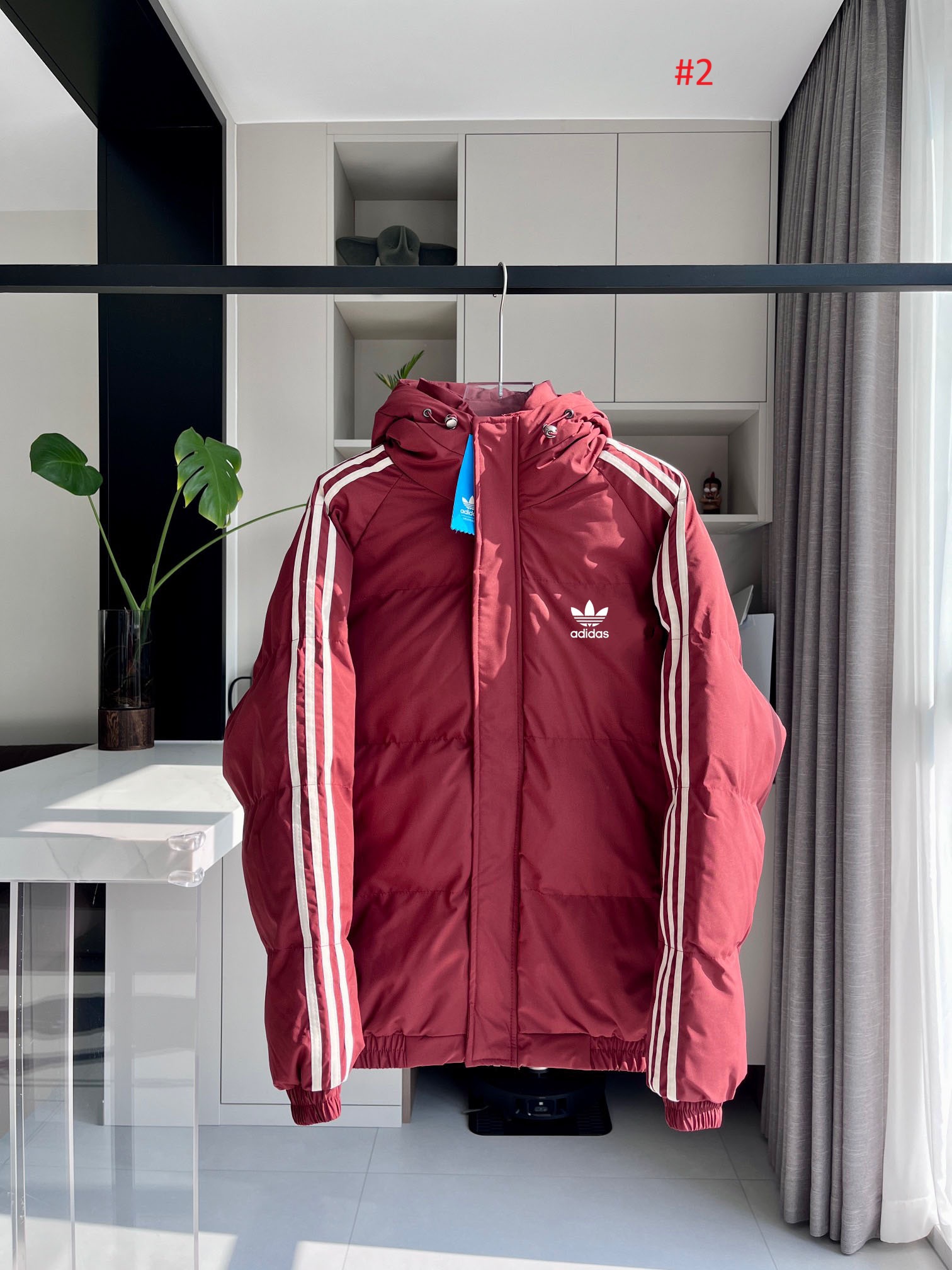 adidas מעיל פאפר מרופד עם קפוצ'ון – תמונה 3
