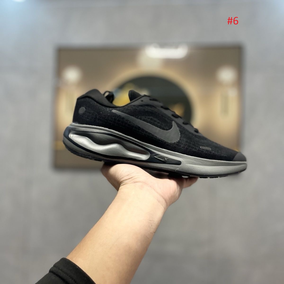 Nike נעלי ריצה עם חלון עקב מעוצב – תמונה 7