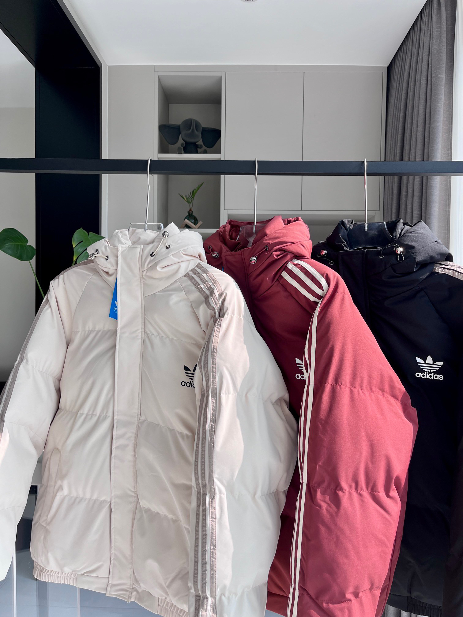 adidas מעיל פאפר מרופד עם קפוצ'ון – תמונה 6