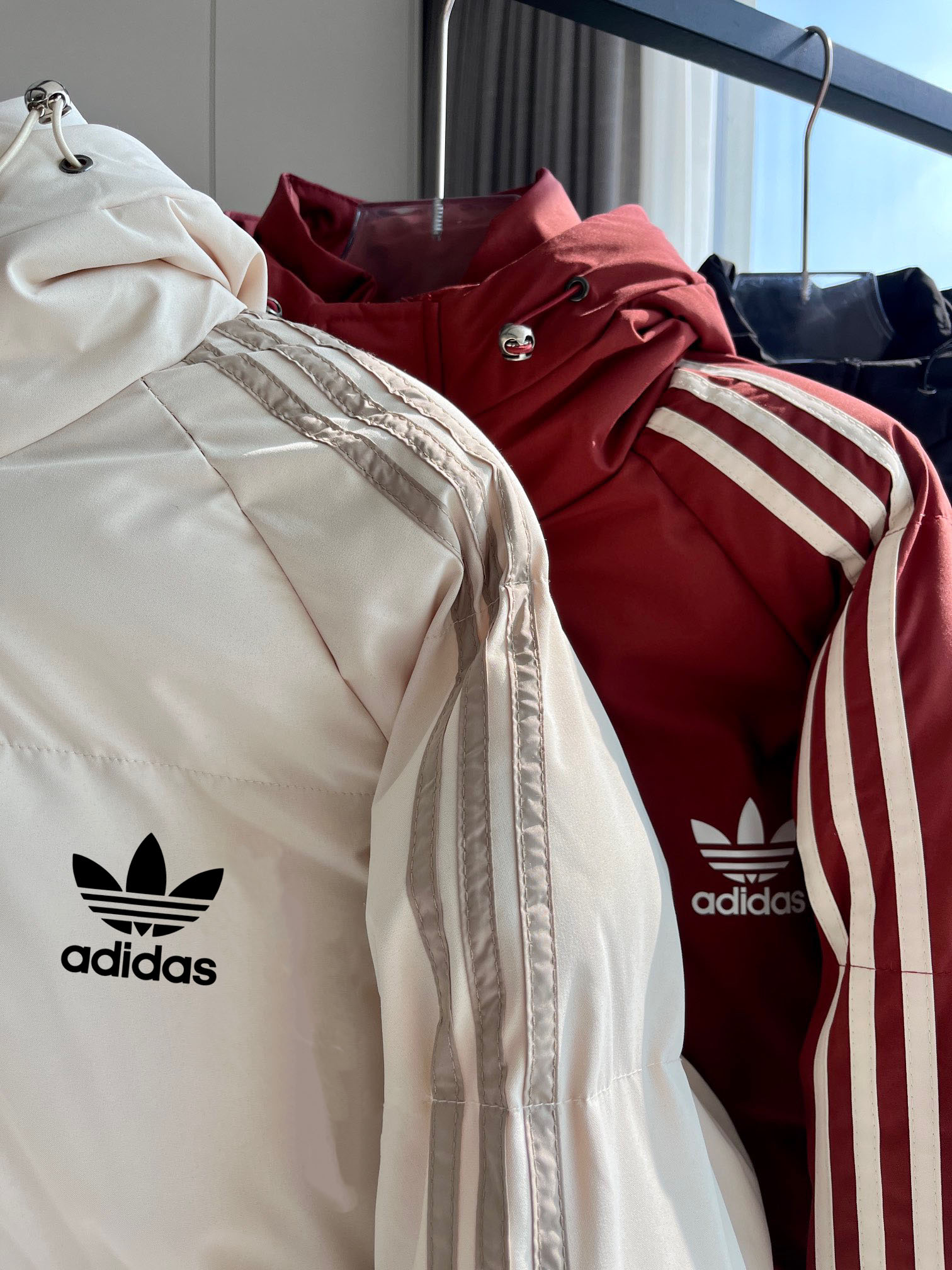 adidas מעיל פאפר מרופד עם קפוצ'ון – תמונה 7
