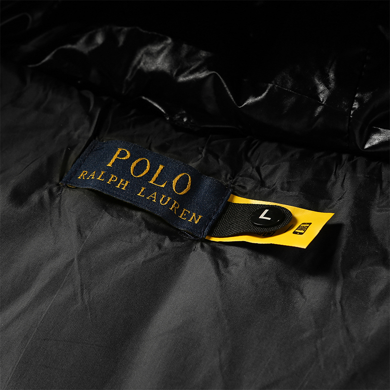 מעיל פאפר של Polo Ralph Lauren, תווית פנים עם שם המותג