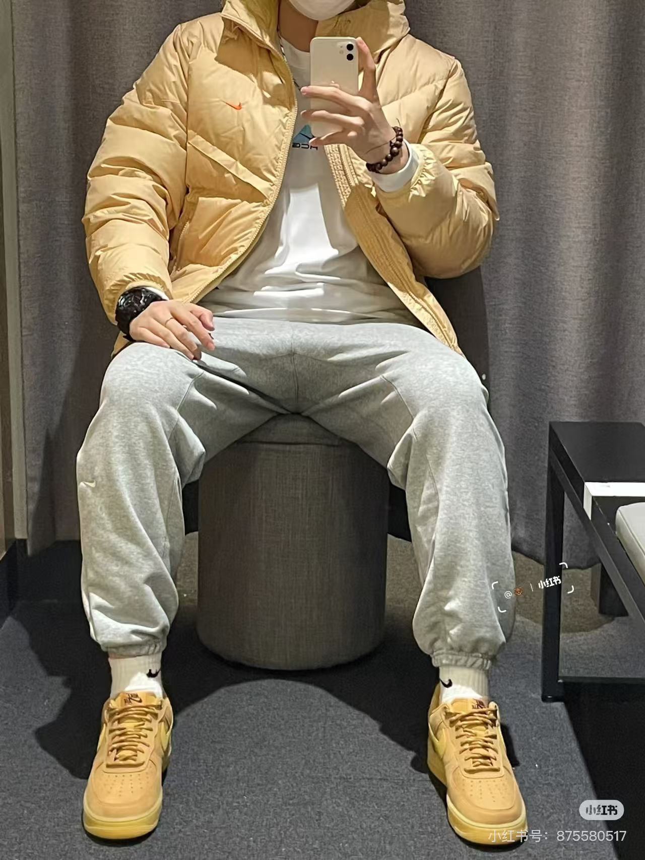 Nike מעיל פוך עם כובע והדפס גב – תמונה 4