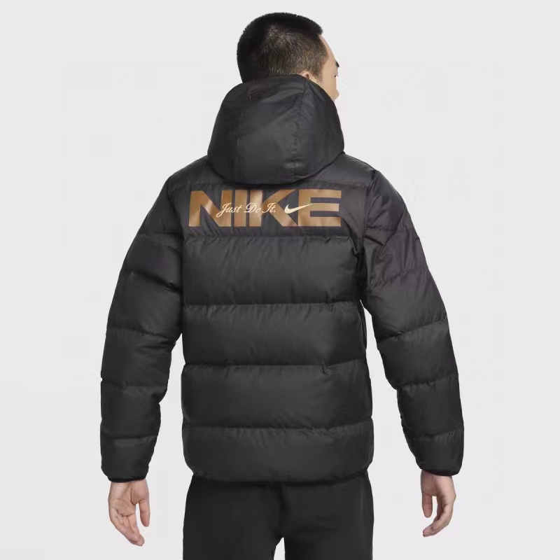 Nike מעיל פוך עם כובע והדפס גב – תמונה 7