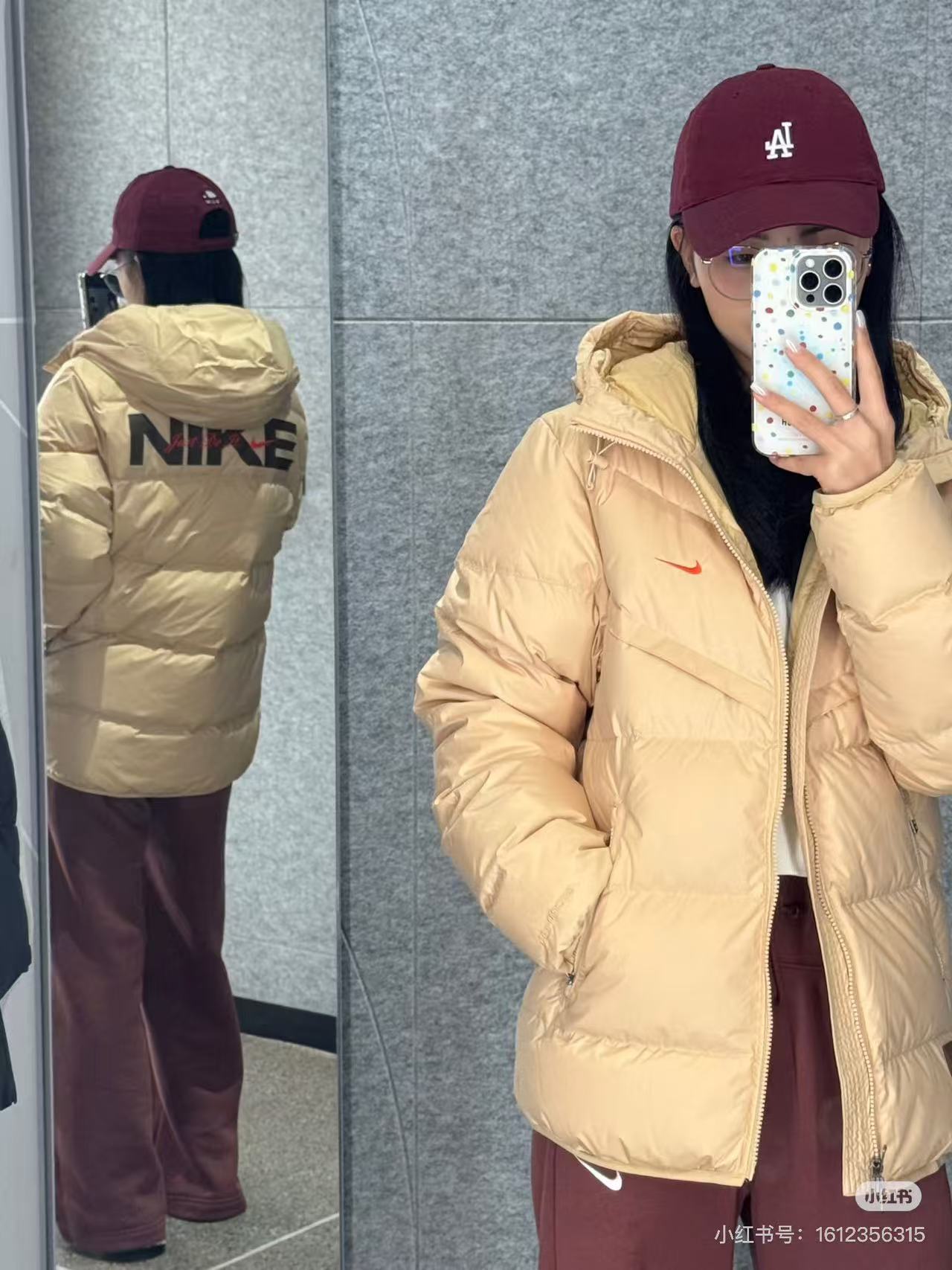 Nike מעיל פוך עם כובע והדפס גב – תמונה 5