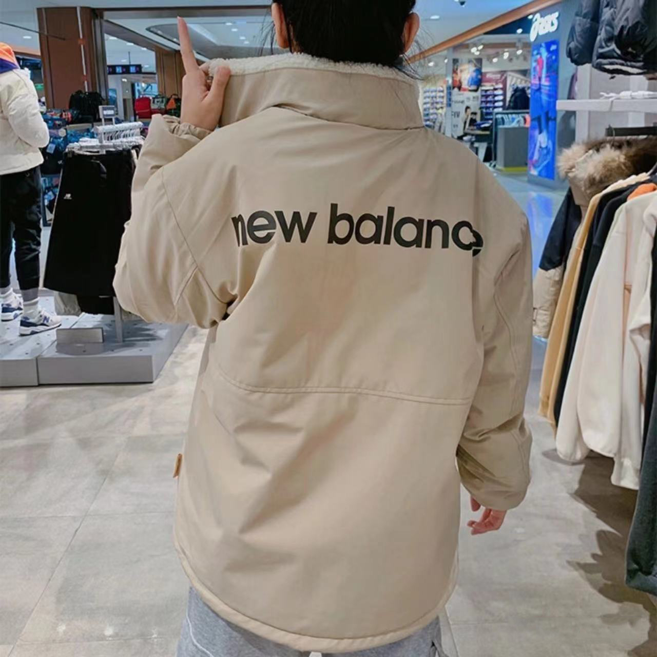New Balance מעיל פליס הפיך לטיולים NB x JHI – תמונה 9