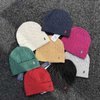 כובע ביני סרוג של POLO RALPH LAUREN, תצוגת צבעים מעורבת בזווית עליונה