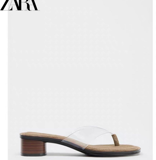 סנדלי אצבע של ZARA עם עקב בלוק נמוך – מראה צד