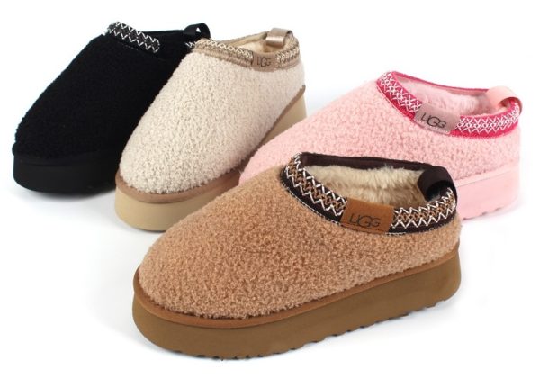 האג UGG – נעלי בית מעור ומגפיים נמוכות: כך תבחרו את הזוג המושלם