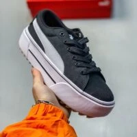 נעלי סניקרס לנשים PUMA עם פלטפורמה