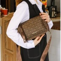 תיק צד קטן עם רצועת שרשרת מתחלפת מייקל קורס MK