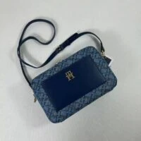 תיק צד מלבני לנשים טומי היליפיגר TOMMY HILFIGER