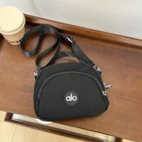 תיק צד מניילון 3 תאים אלו יוגה ALO YOGA