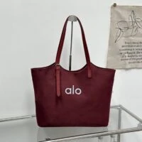 תיק צד גדול מבחר צבעים אלו יוגה ALO YOGA