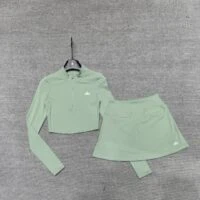 חליפה ספורטיבית חצאית וחולצה ארוכה אלו יוגה ALO YOGA