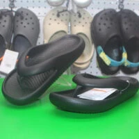 כפכפי אצבע קרוקס נשים גברים CROCS