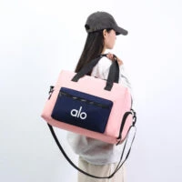 תיק צד לנסיעות אלו יוגה ALO YOGA