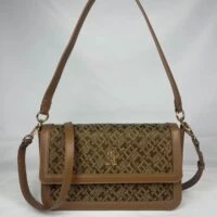 תיק צד לנשים מודפס טומי היליפיגר TOMMY HILFIGER