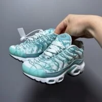 נעלי ספורט נייק NIKE סוליה קשיחה לילדים וילדות