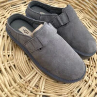 כפכפי האג UGG קלאסיות סגורות לנשים