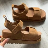 כפכפי פלטפומה האג UGG לנשים רצועות רחבות