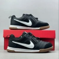 נעלי ספורט נייק NIKE סוליה שטוחה לילד ולילדה