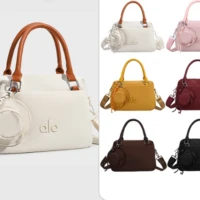 תיק צד עם ארנק לאישה אלו יוגה ALO YOGA