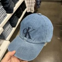 כובע בייסבול להגנה מהשמש עם לוגו CK רקום