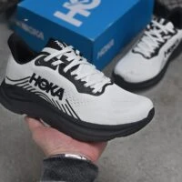 HOKA נעלי ריצה יוניסקס קלות ומרופדות