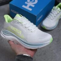 HOKA נעלי ריצה מרופדות עם סוליה עבה