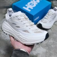 HOKA נעלי טראיל מרופדות עם שרוך מהיר